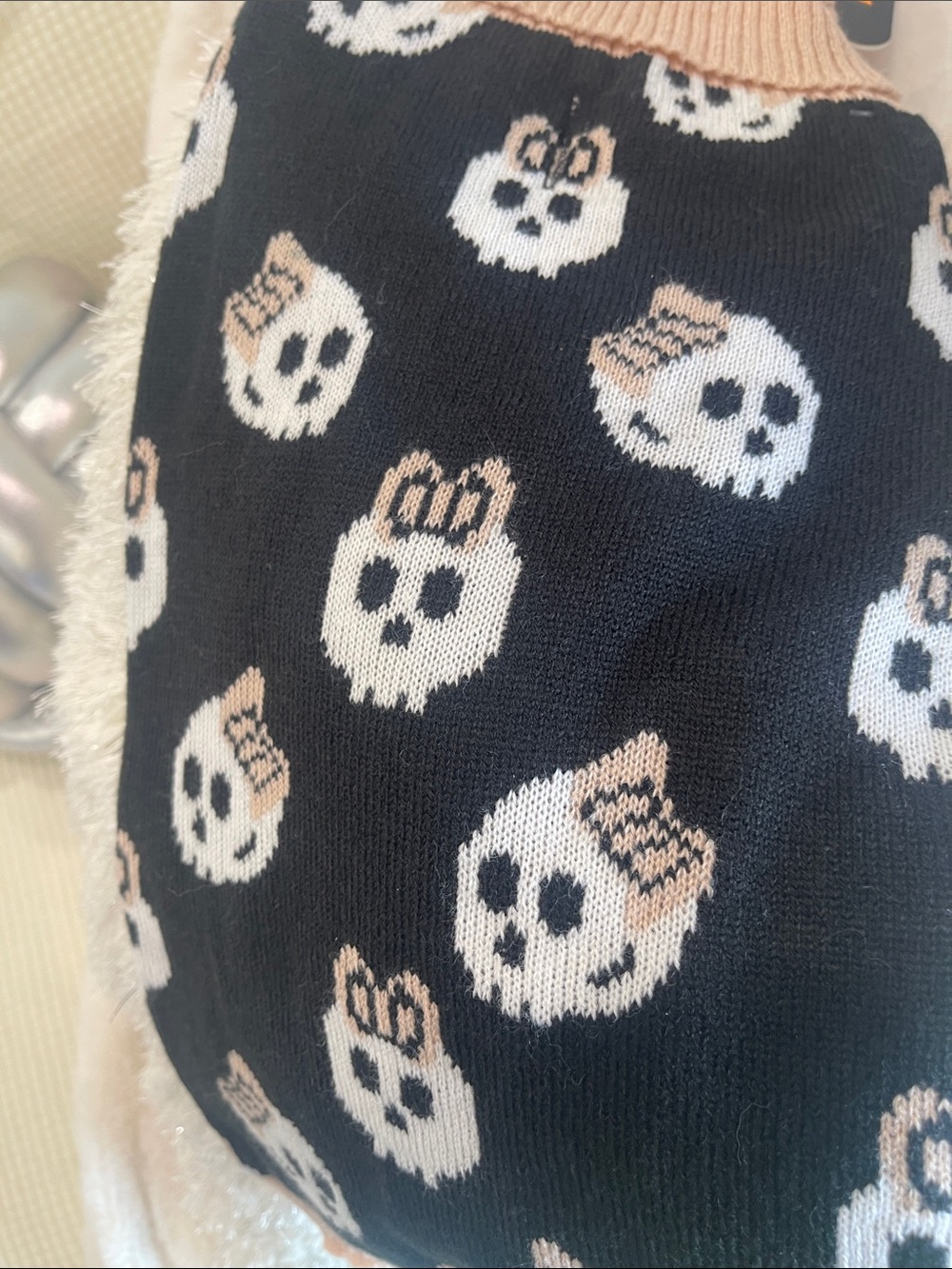 Pet sweater 💀💀 - Black Skull Knit with Tan Trim - Picture 2 of 4